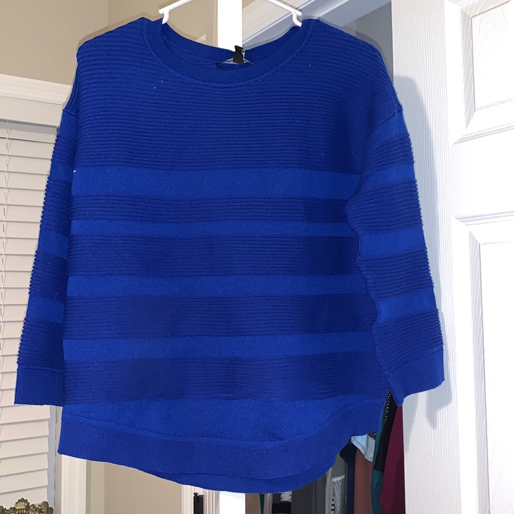 Beautiful and incredibly soft sweater never worn